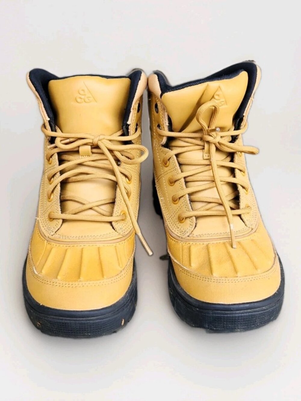 Nike ACG Woodside 2 High Wheat Boots Youth Kids Size 5Y Hiking Duck Boot